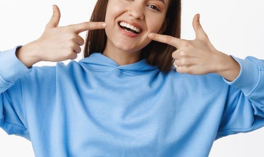 Shine Bright with Teeth Whitening: Enhance Your Smile’s Radiance