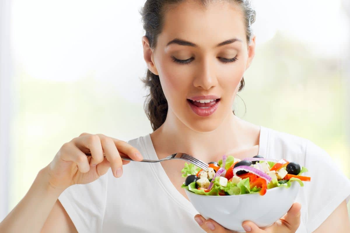 Natural Foods and Drinks That Help Whiten Teeth and Improve Oral Health