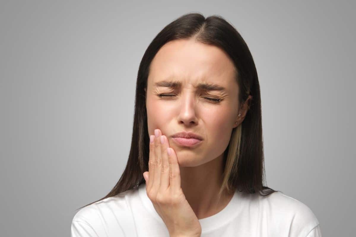 How to Manage Throbbing Tooth Pain Effectively?